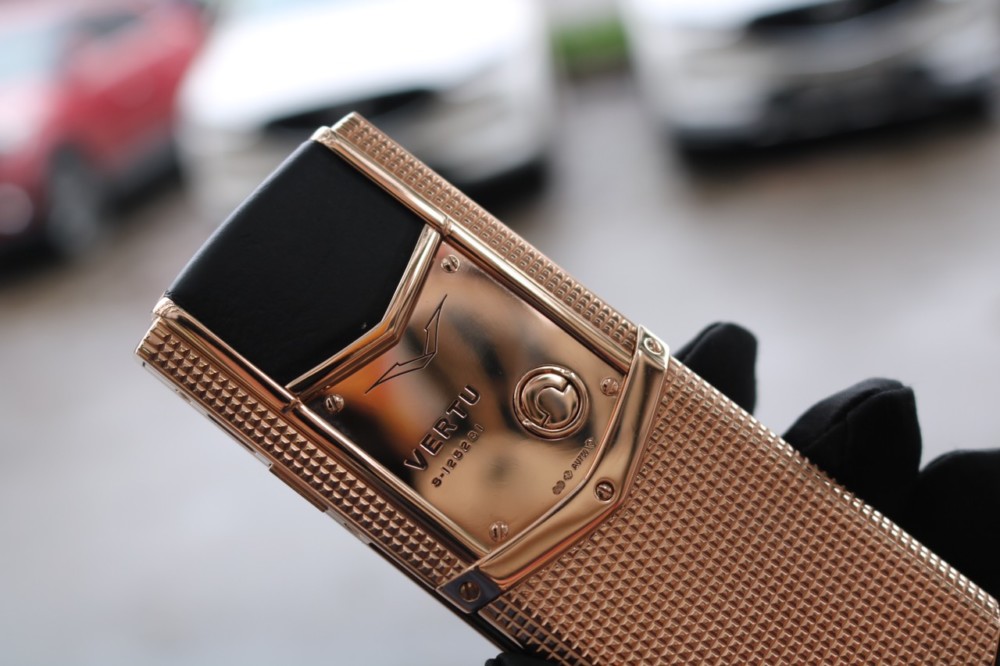 Vertu Signature S Clous De Paris Rose Gold 4
